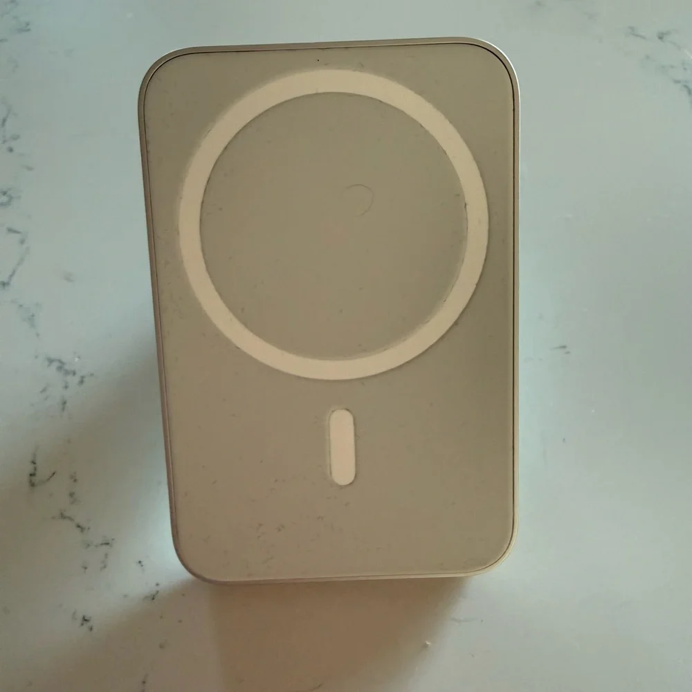 Belkin White Magnetic Car Phone Mount